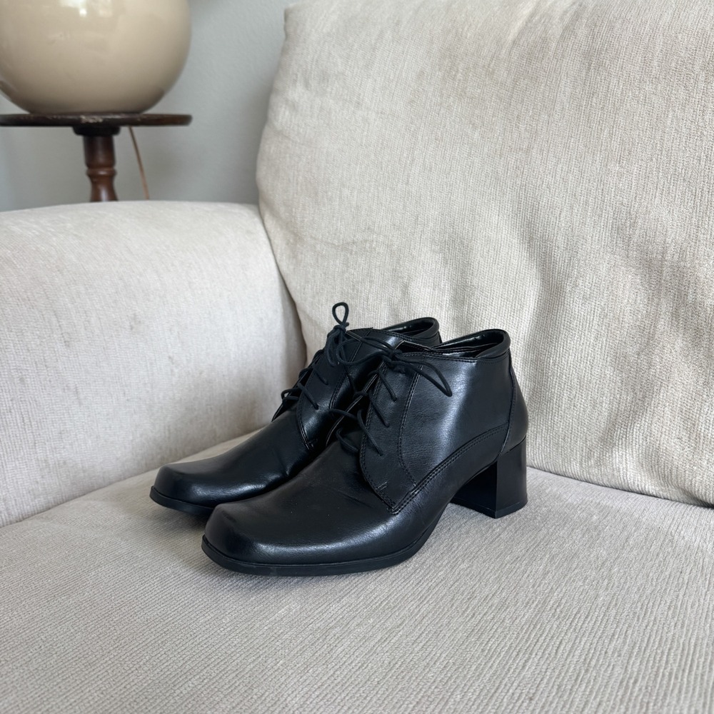 VTG Black Faux Leather Lace Up Block Heel Booties 8.5M Mootsies Tootsies
